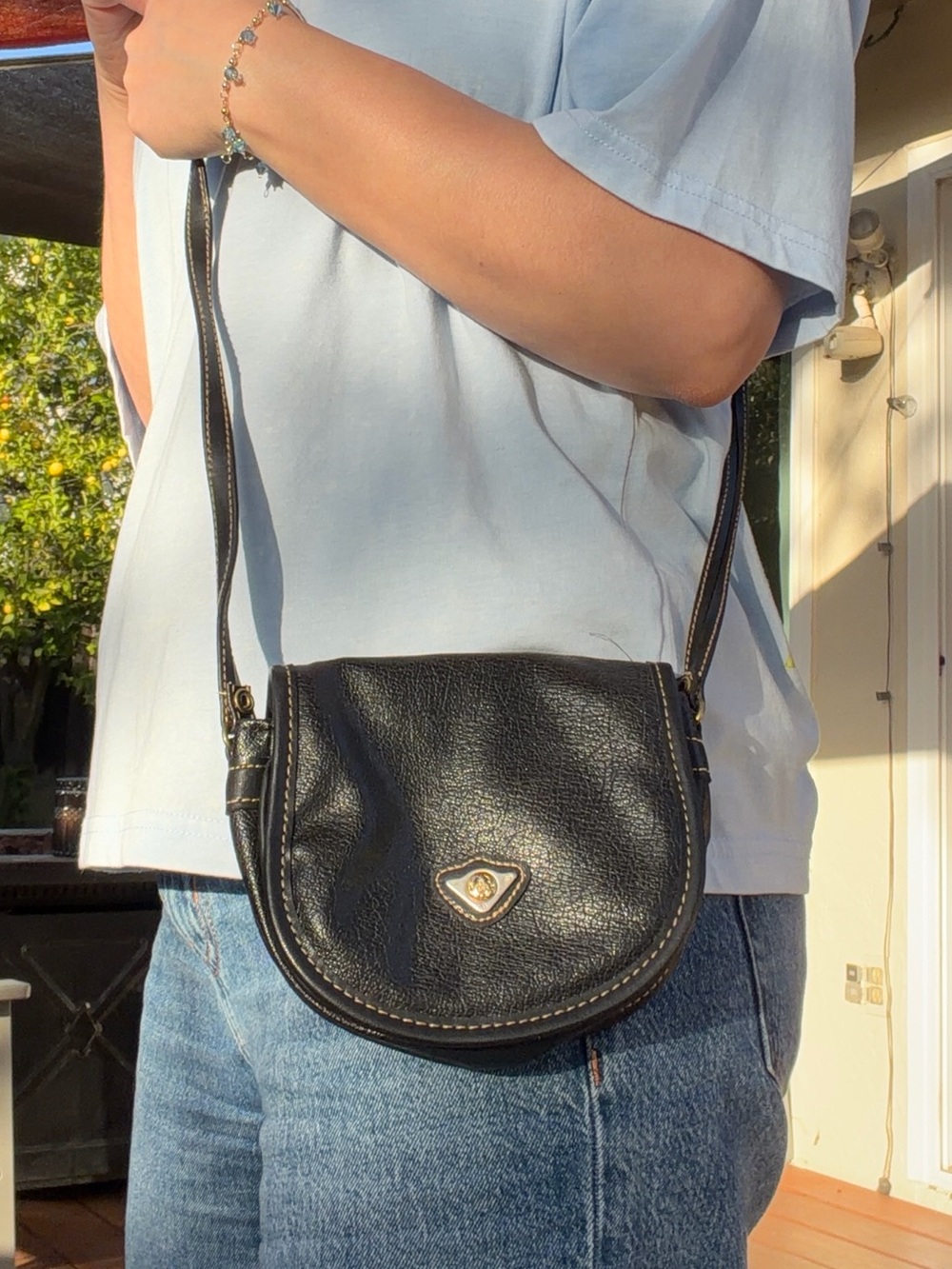 Cute Vintage Crossbody Bag 💼 iPhone 17 Pro fits perfectly ☺️ - Picture 6 of 15